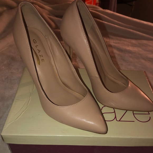 Heels - Picture 2 of 3